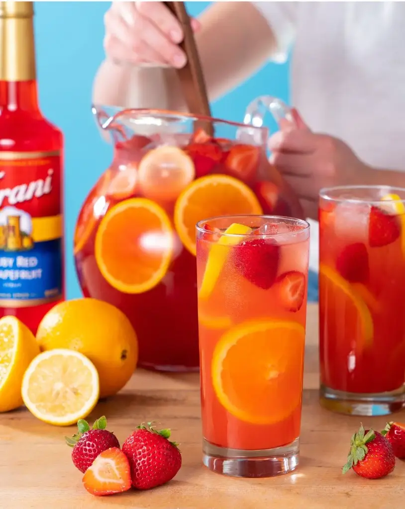 360050_RubyRedGrapefruitSyrup750ml_LifestyleImage3.webp